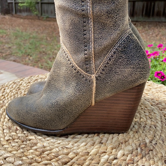 {FOSSIL} “Caroline” Distressed Leather Boots - Picture 6 of 11